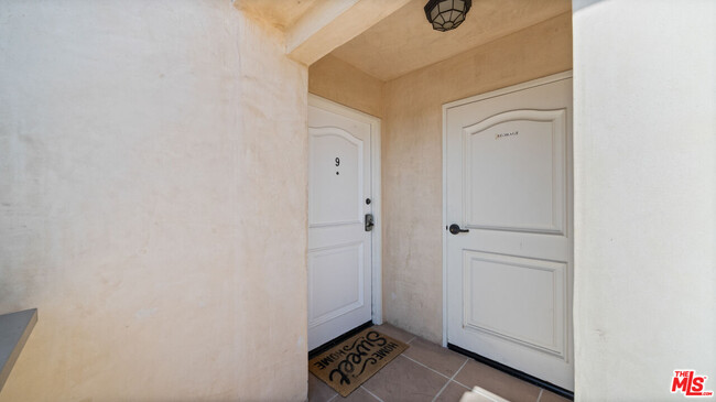 Building Photo - 1146 Hacienda Pl