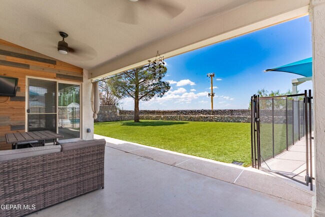 Building Photo - 7033 San Marino Dr
