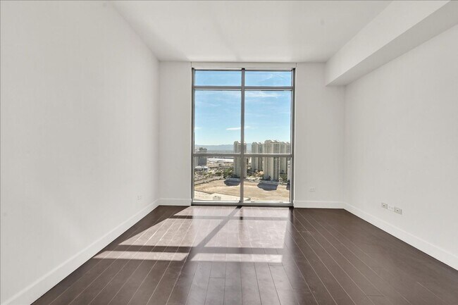 Building Photo - 34th Floor Condo at Allure - Amazing Strip Views!