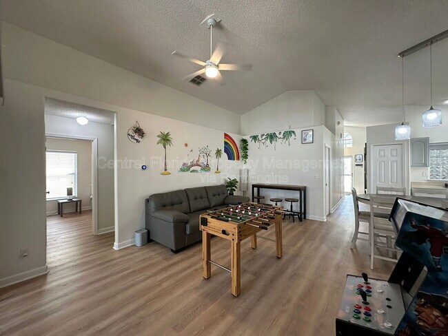 Building Photo - 1009 Lake Davenport Blvd