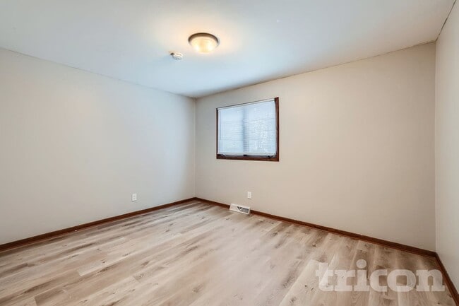 Building Photo - 19955 Chili Ave W