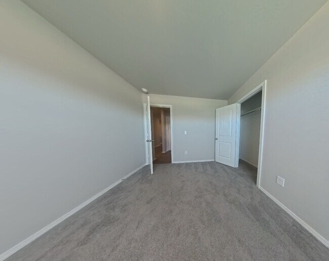 Building Photo - 5141 Yukon Dr