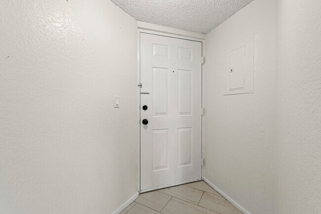 Building Photo - 1507 SE Royal Green Cir