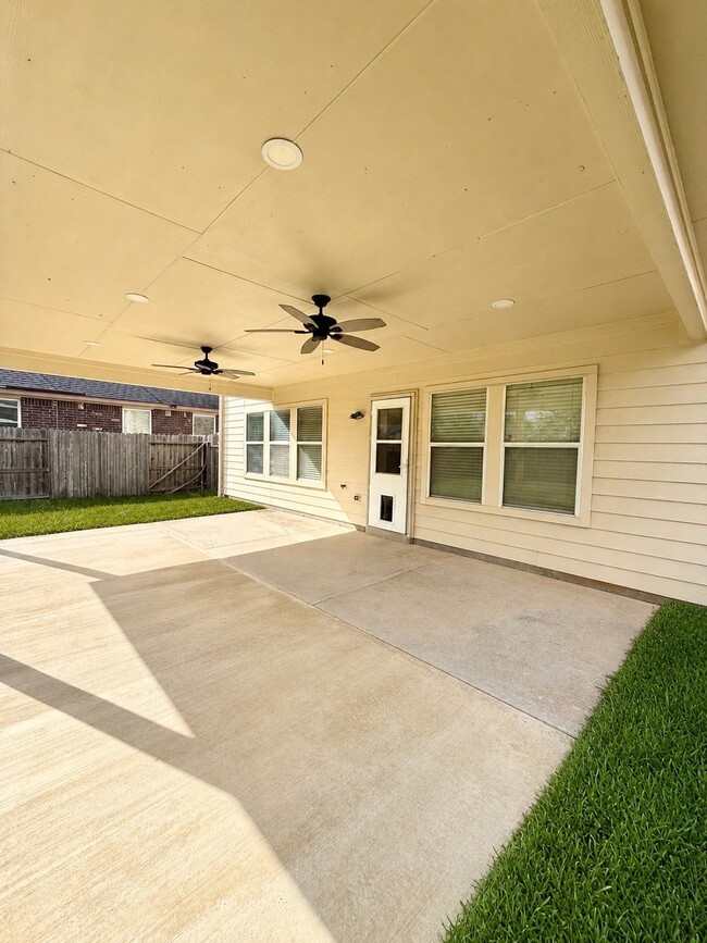 Building Photo - 24623 Colonial Maple Dr
