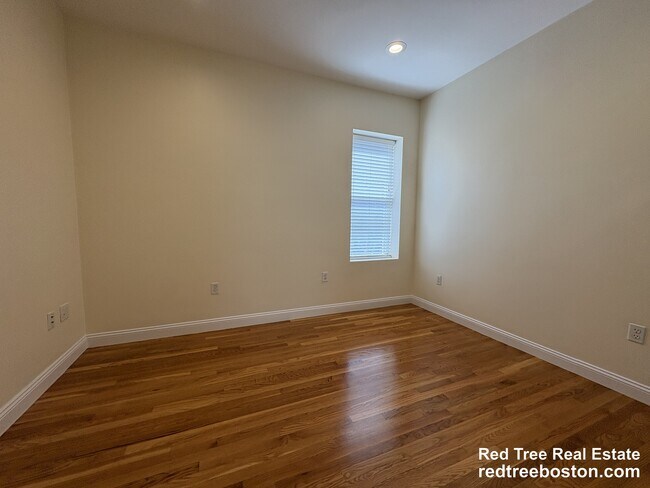 Building Photo - 1801 Beacon St