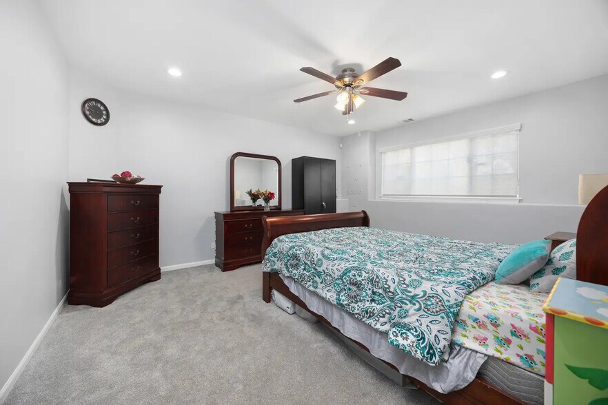 Building Photo - 9411 Harrison St