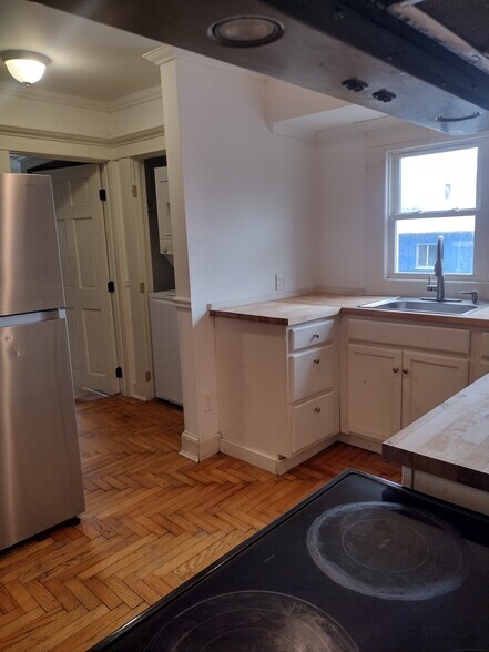 Building Photo - 560 Washington St