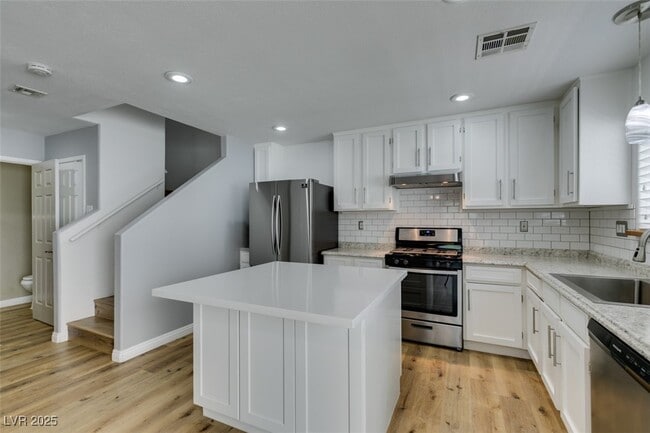Building Photo - 120 Tansy Ct