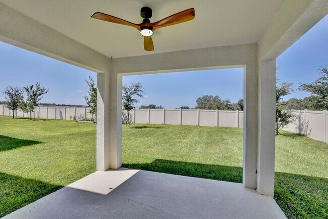 Building Photo - Stylish and Spacious 3/2.5 Home with No Re...