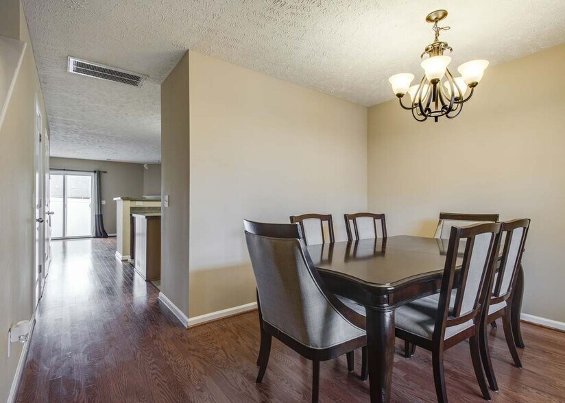 Building Photo - 576 Bradburn Village Cir