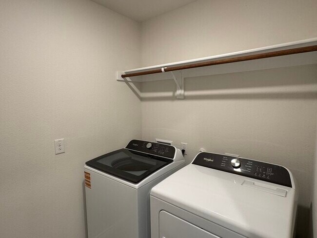 Building Photo - BRAND NEW 4-Bedroom Home in Lindale!