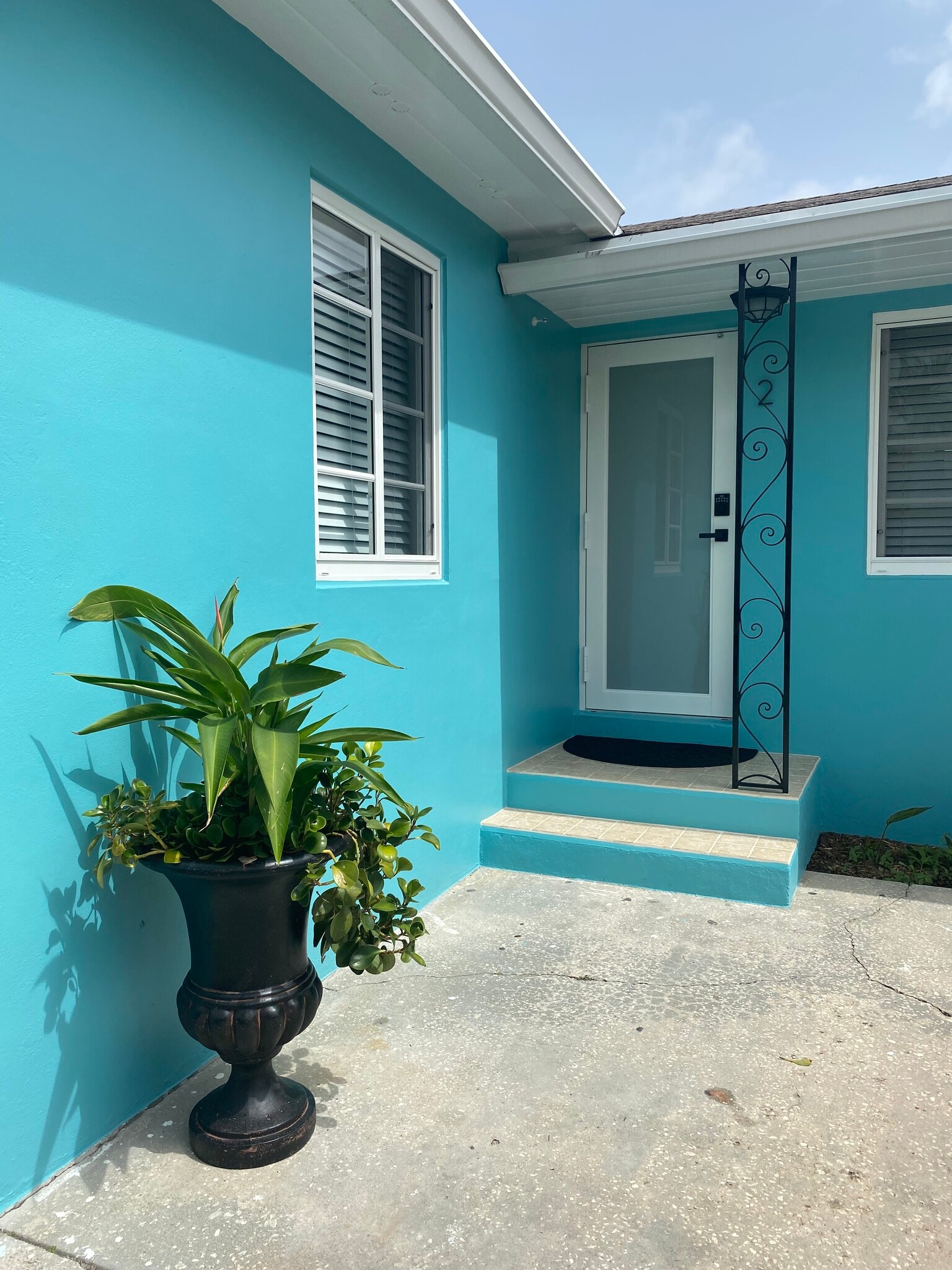 Front door - 607 N L St