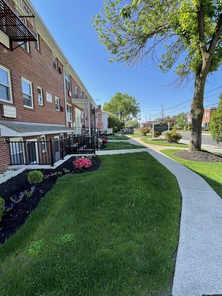 Primary Photo - Lafayette Park Apartments