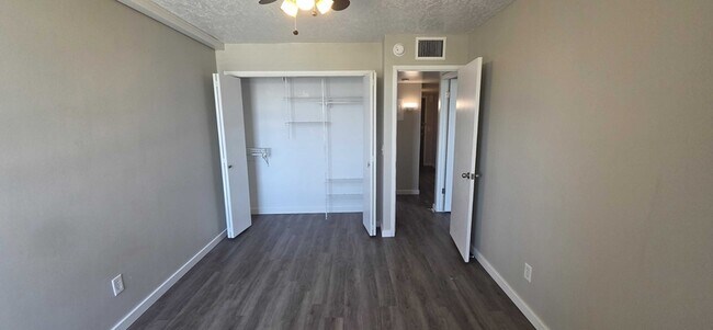 Building Photo - 710 E 200 S