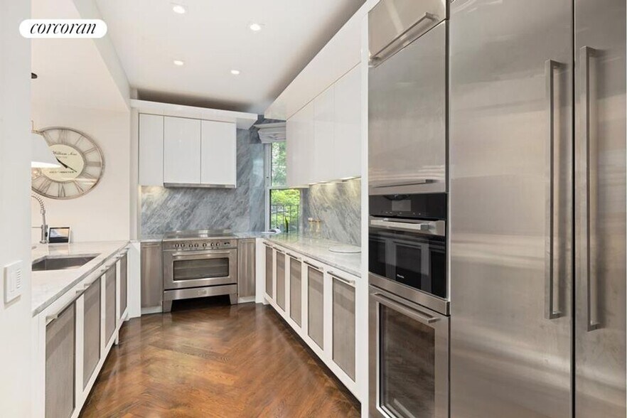 Building Photo - 344 W 72nd St
