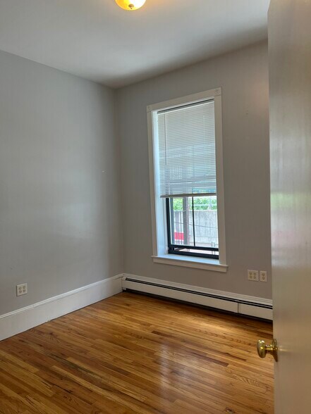 Building Photo - 95 E Brookline St