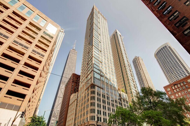 Building Photo - 57 E Delaware Pl