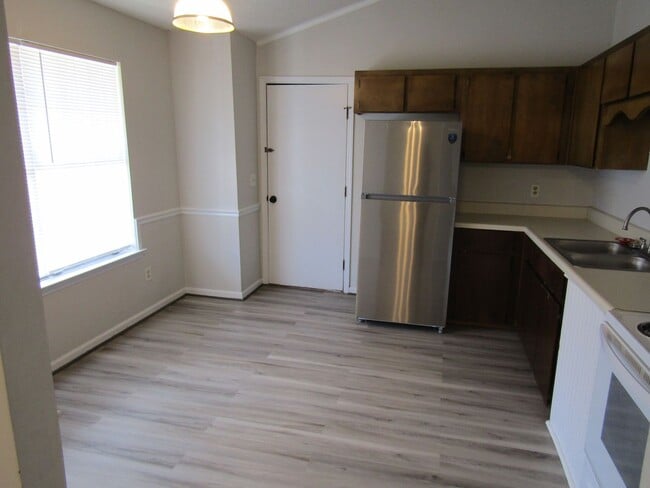 Building Photo - Beautiful 3bd/2ba