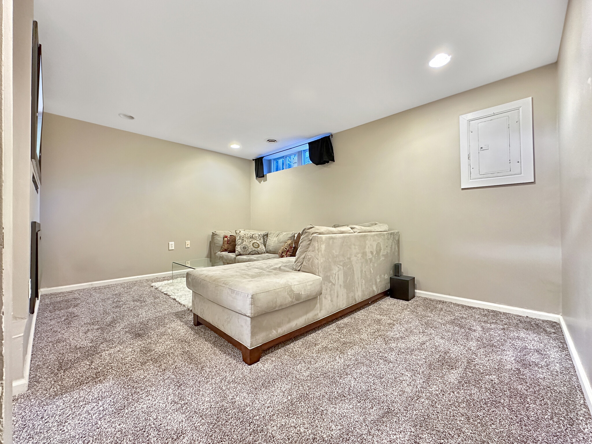 Building Photo - 928 S Paca St