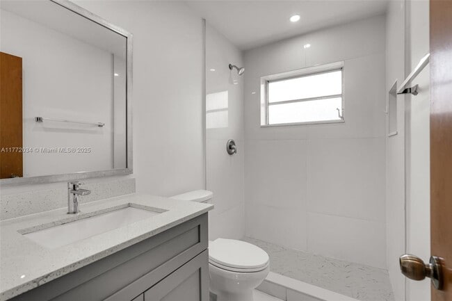 Building Photo - 6732 SW 15th St