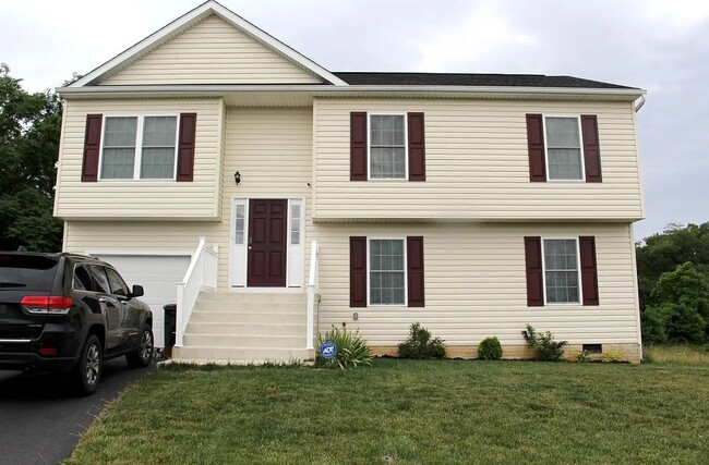 Primary Photo - 42 Mullens Cir