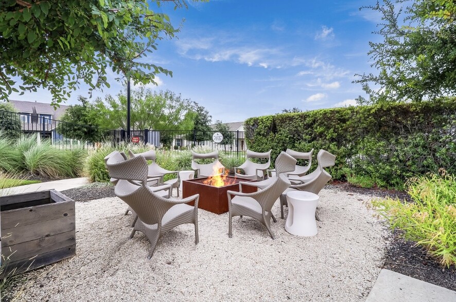 Building Photo - 6006 Rangeland Rd