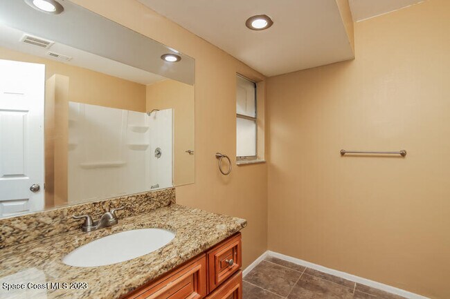 Building Photo - 912 Gatewood Ct NE