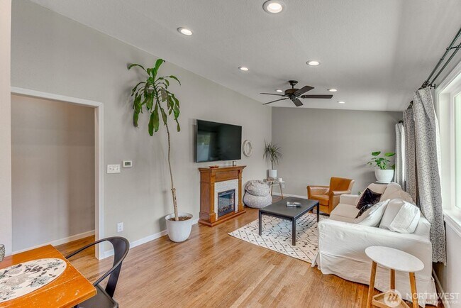 Building Photo - 3Bd/2Ba Lynnwood House