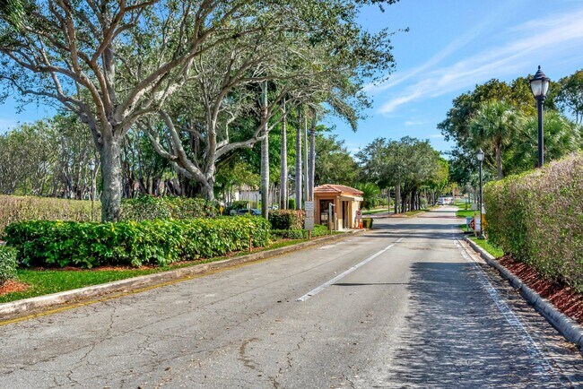 Building Photo - 15217 Lakes of Delray Blvd