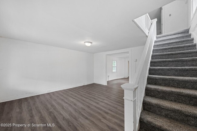 Building Photo - 121 Throop St