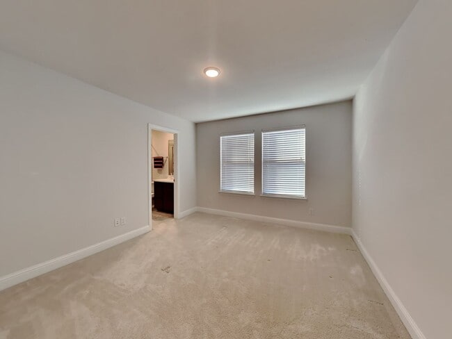 Building Photo - Your Dream 3-Story Home Awaits with $500 O...