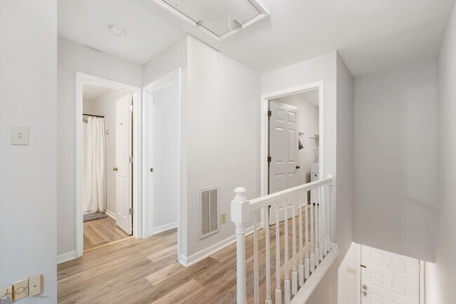 Building Photo - 6716 Glendower Rd