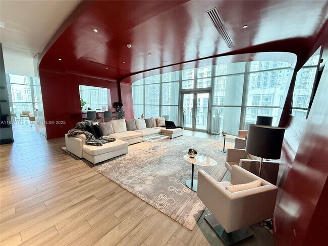 Building Photo - 1100S S Miami Ave