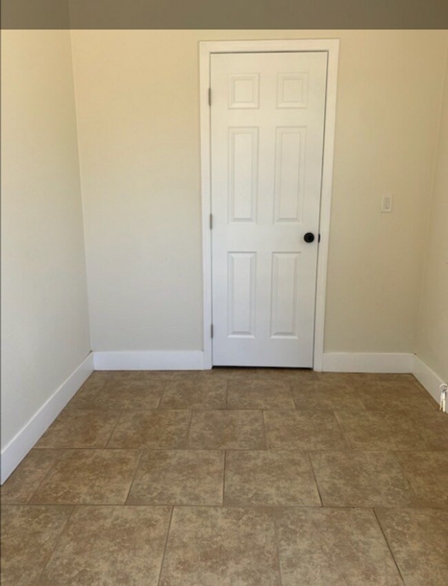 Building Photo - Buchanan Duplex