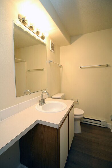 Building Photo - 17-23 SE 127th Ave