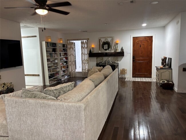 Building Photo - 1710 Hill Top Ln