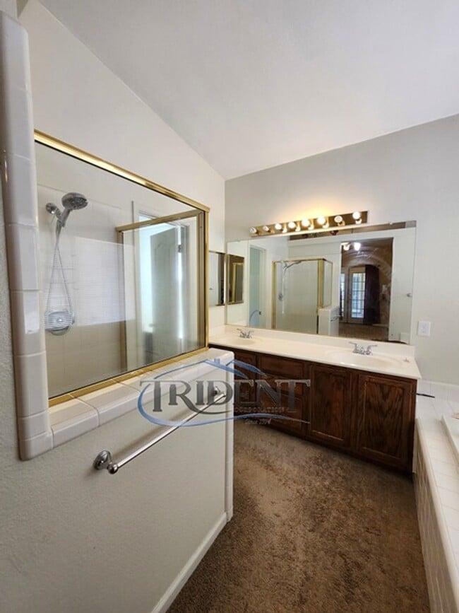 Building Photo - 3 bedroom, 2 bath house