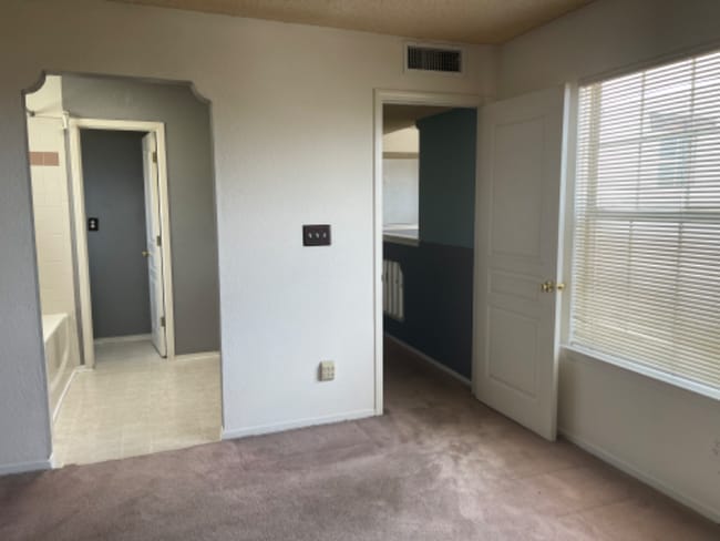 Building Photo - 7560 Luz De Lumbre Ave