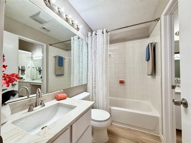 Building Photo - 7122 Wood Hollow Dr