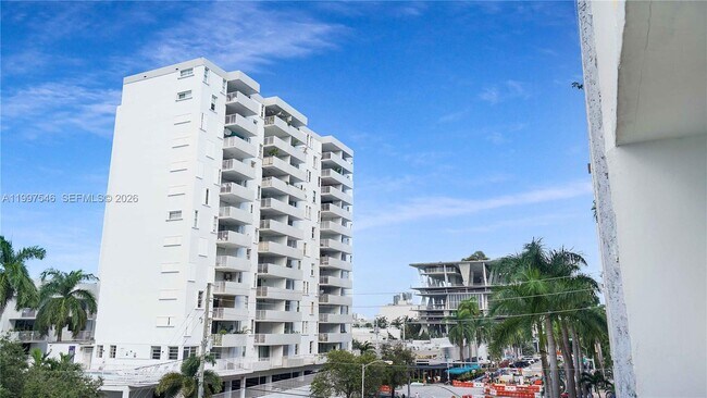 Building Photo - 1340 Lincoln Rd