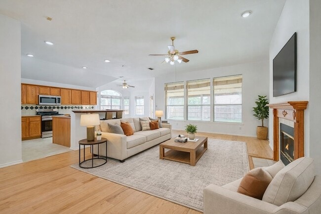 Building Photo - 304 Mimosa Dr