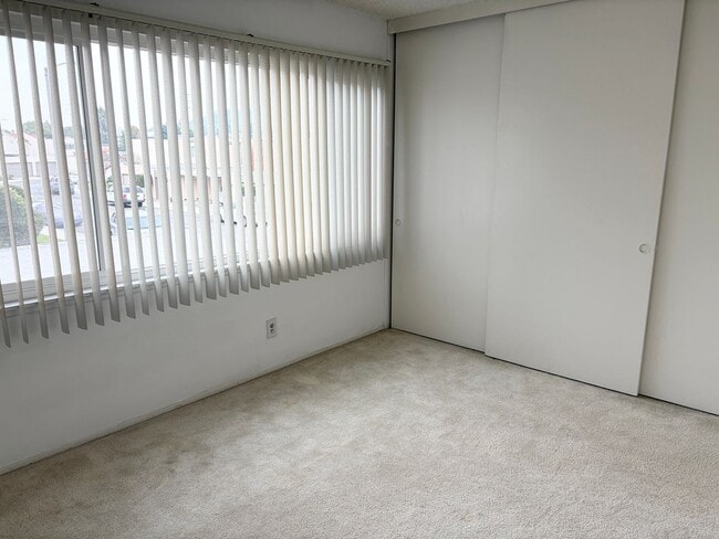 Building Photo - Welcome Home to a Desirable Whittier Community - Spacious 3-Bed, 2-Bath Townhome