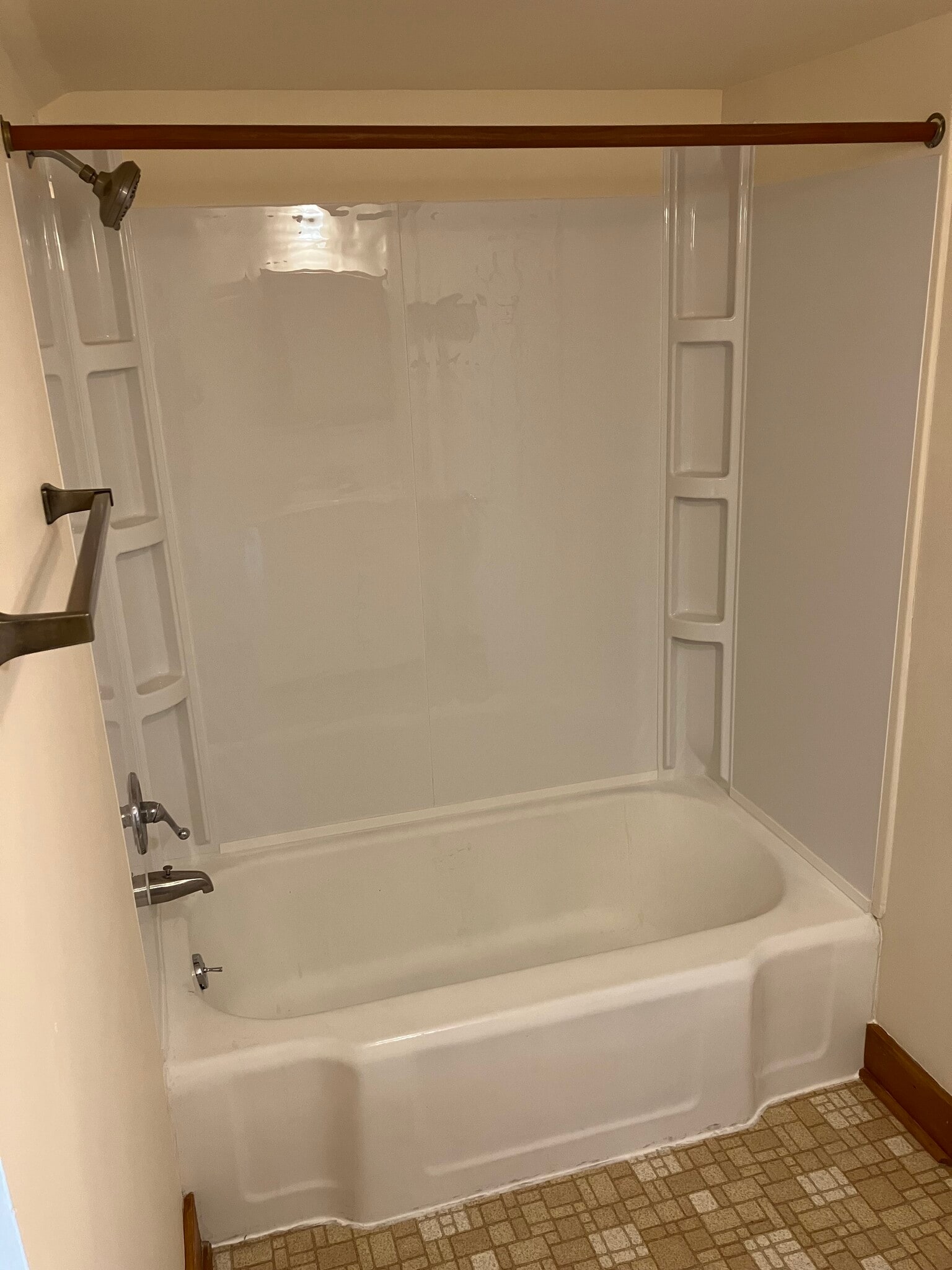 shower tub - W4160 Main Rd