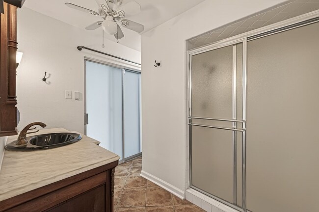 Building Photo - 1007 Apache Falls Dr