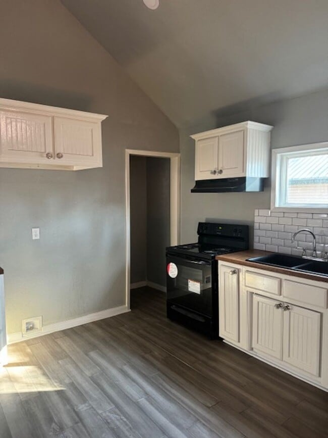 Building Photo - 2 BR 1 BA House for RENT