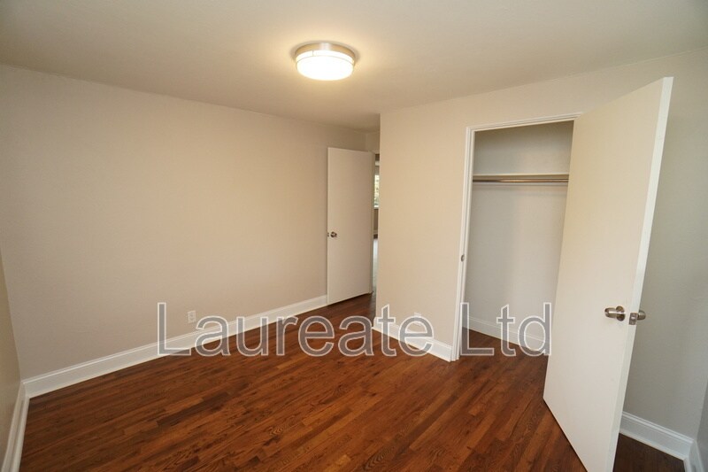 Building Photo - 2268 W Maplewood Ave