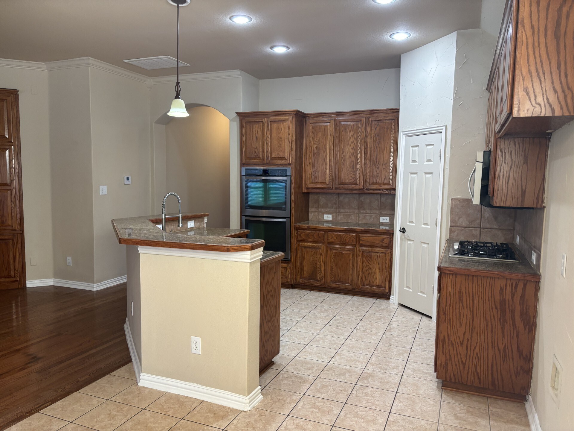 Building Photo - 552 Palomino Way