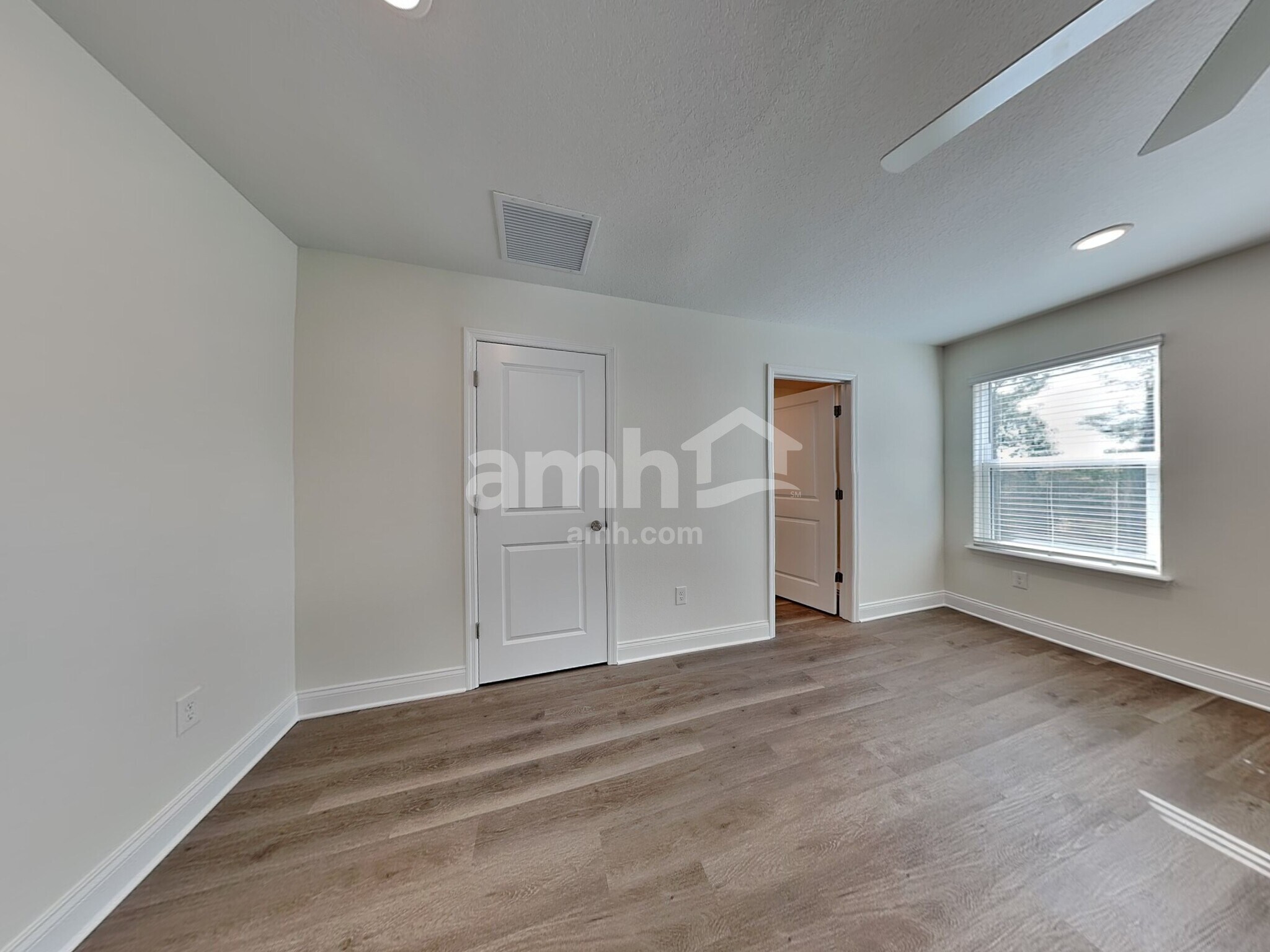 Building Photo - 5702 Oesterle Rd