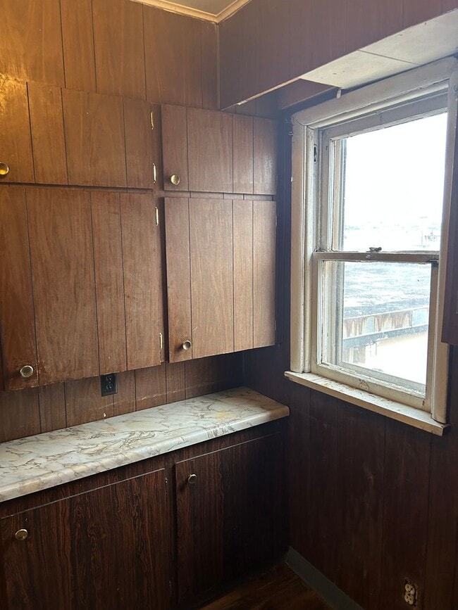 Building Photo - 853 S Main St