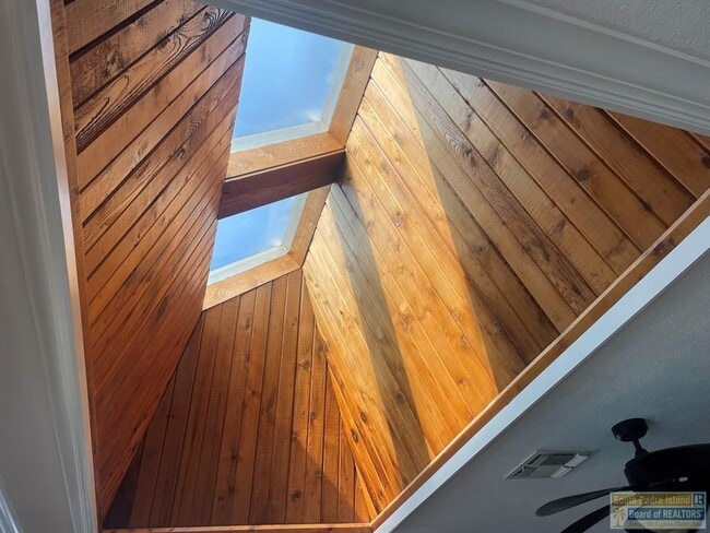 Building Photo - 921 Bass Ave